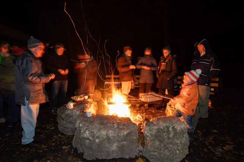 Chlaushock am Feuer
